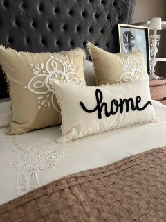 Almohadón palabra bordado en internet