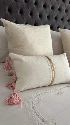 Almohadón borlas rosa - Parcelle Home