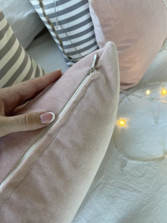 Almohadón pana rosa 30x50 - Parcelle Home