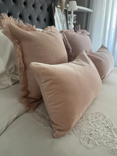 Almohadón pana rosa 30x50