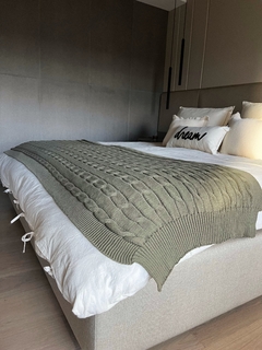 Pie de cama tejido (cama queen y king) en internet