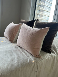 Almohadón pana rosa matelasé