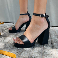 Sandalia Acaya de Cuero Negro en internet