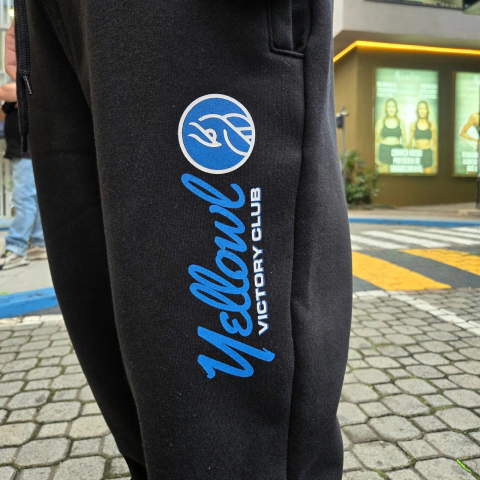 Calça Moletom Yellowl Victory com logo azul - comprar online
