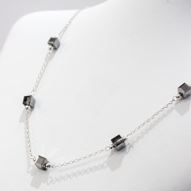 Collar Cubos thumbnail 2