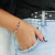 Pulsera Connection en internet