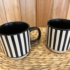 Jarro mug rayas blancas y negras en internet