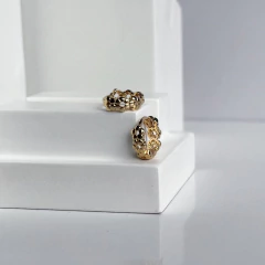 Brinco argolinha Flowers banhado a ouro - comprar online