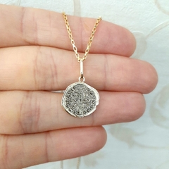 Colar Medalha São Bento Folheado Ouro - CJP597-DP/F13-50 na internet