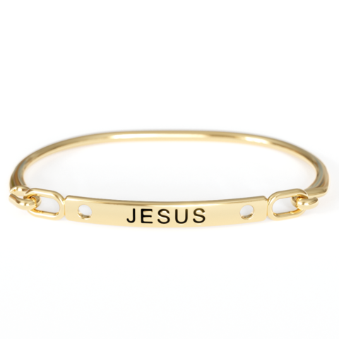 Bracelete dourado com a inscrição "JESUS".