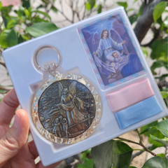 Imagem do Medalhão de Berço Anjo da Guarda Dourado - MK20508D