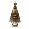 Estátua de Nossa Senhora Aparecida em resina com 32 cm de altura, vestida com manto decorado e coroa.