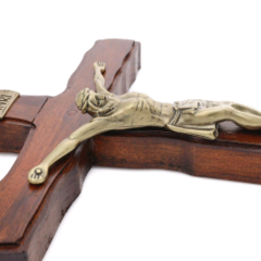 Crucifixo de Madeira com Metal OV 27,5cm - MK20158OV na internet