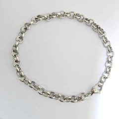 Pulseira de cadeia em aço inox com elo português e fecho em formato de coração, sem medalha