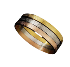 Bracelete Pai Nosso em aço nas cores dourado, prateado e bronze, com inscrições religiosas e cruzes.