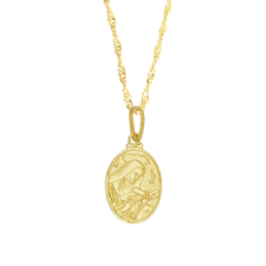 Colar folheado com pingente oval de Santa Rita, delicado e elegante, ideal para uso diário.