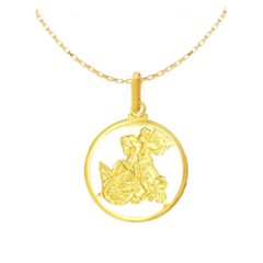 Colar folheado a ouro com pingente de São Jorge em aro, 60cm de comprimento.