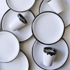 Imagen de Jarro Cónico Esmalte Reactivo Borde Negro Línea Recta Verbano