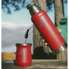 Termo clásico rojo 950 ml con asa Stanley en internet
