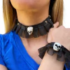 Collar y brazalete viuda negra