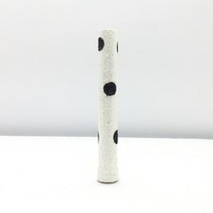 Bengala blanca con lunares negros