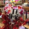 Globo corazón te amo fondo muchos corazones 18”