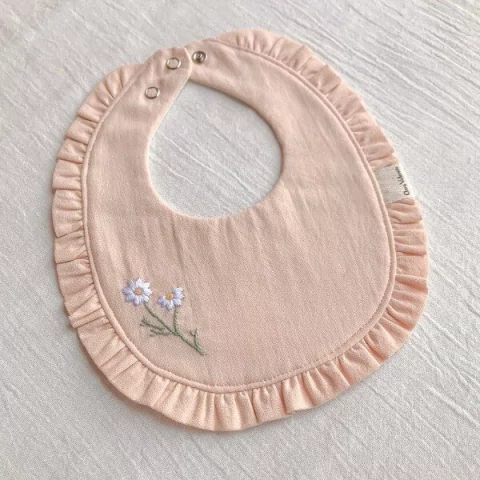Babero bordado Jazmín