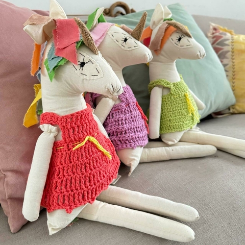 Unicornio Doris con vestido