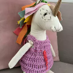 Unicornio Doris con vestido