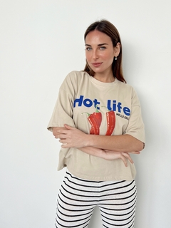REMERA HOT LIFE (D4054) en internet