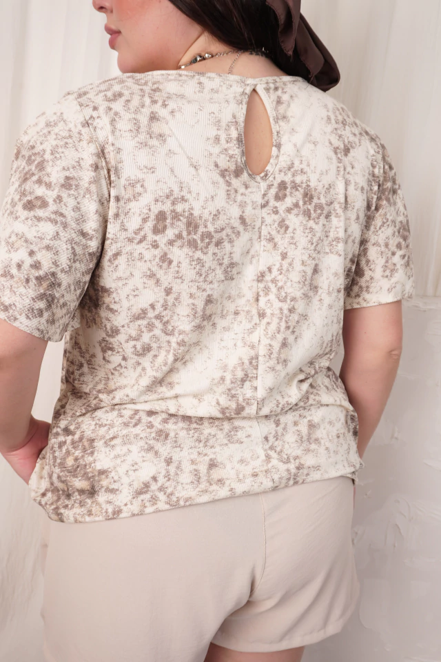 Remera Dennis visón beige Syes — imagen 5