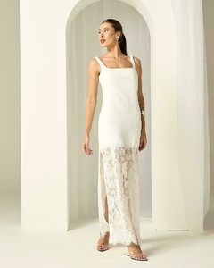 Vestido em Crepe com Detalhe em Renda