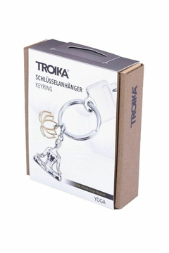 Llavero 2 dijes mujer meditando y flor de loto - Troika - comprar online