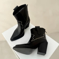 FELINA CUERO NEGRO en internet