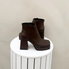 SORAYA CUERO CHOCOLATE - Juanita Shoes