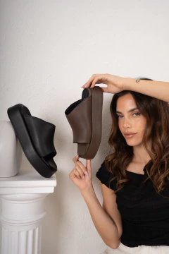 Imagen de ZUECO FOXY CUERO NEGRO