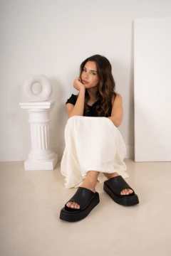 ZUECO FOXY CUERO NEGRO - Juanita Shoes