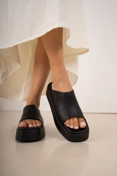 ZUECO FOXY CUERO NEGRO - comprar online