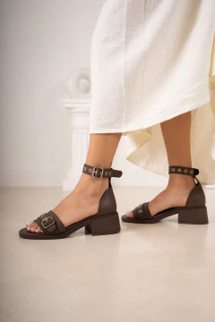 SANDALIA DONATELLA CUERO CHOCOLATE - Juanita Shoes