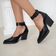 DONNA CUERO NEGRO