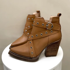 DAYA CUERO CAMEL 2da - TALLE 40