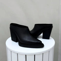 NICKY CUERO NEGRO - Juanita Shoes