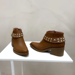 DORIAN CUERO CAMEL - Juanita Shoes