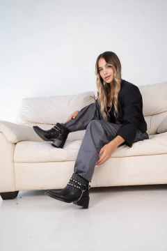 INGRID CUERO NEGRO en internet