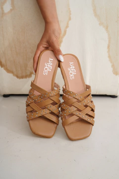 Kika Cuero Camel en internet