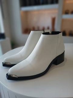 Marlen Cuero Blanco (Arrugas y mancha)