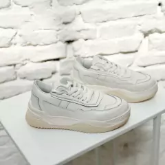 BECCA CUERO BLANCO en internet