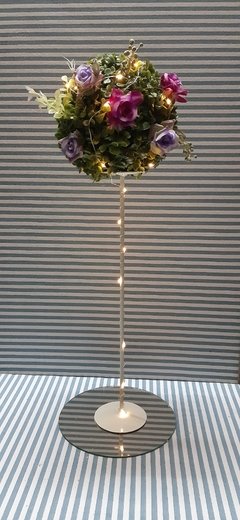 CENTRO DE MESA ARBOL CON ESPEJO FLORES Y LUCES LED en internet