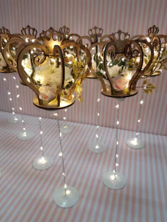 centro de mesa corona con flores y luz led 30 cm