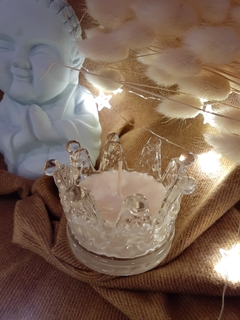 Imagen de coronita de vidrio con vela de soja aromatica